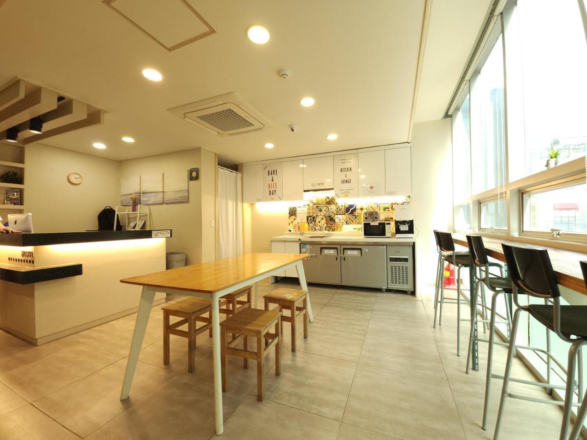 Oyo Hostel Myeongdong 1 Сеул Екстер'єр фото