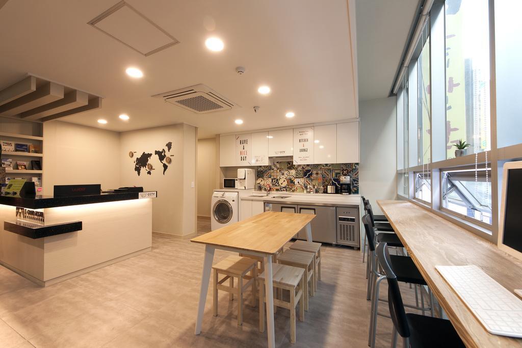 Oyo Hostel Myeongdong 1 Сеул Екстер'єр фото