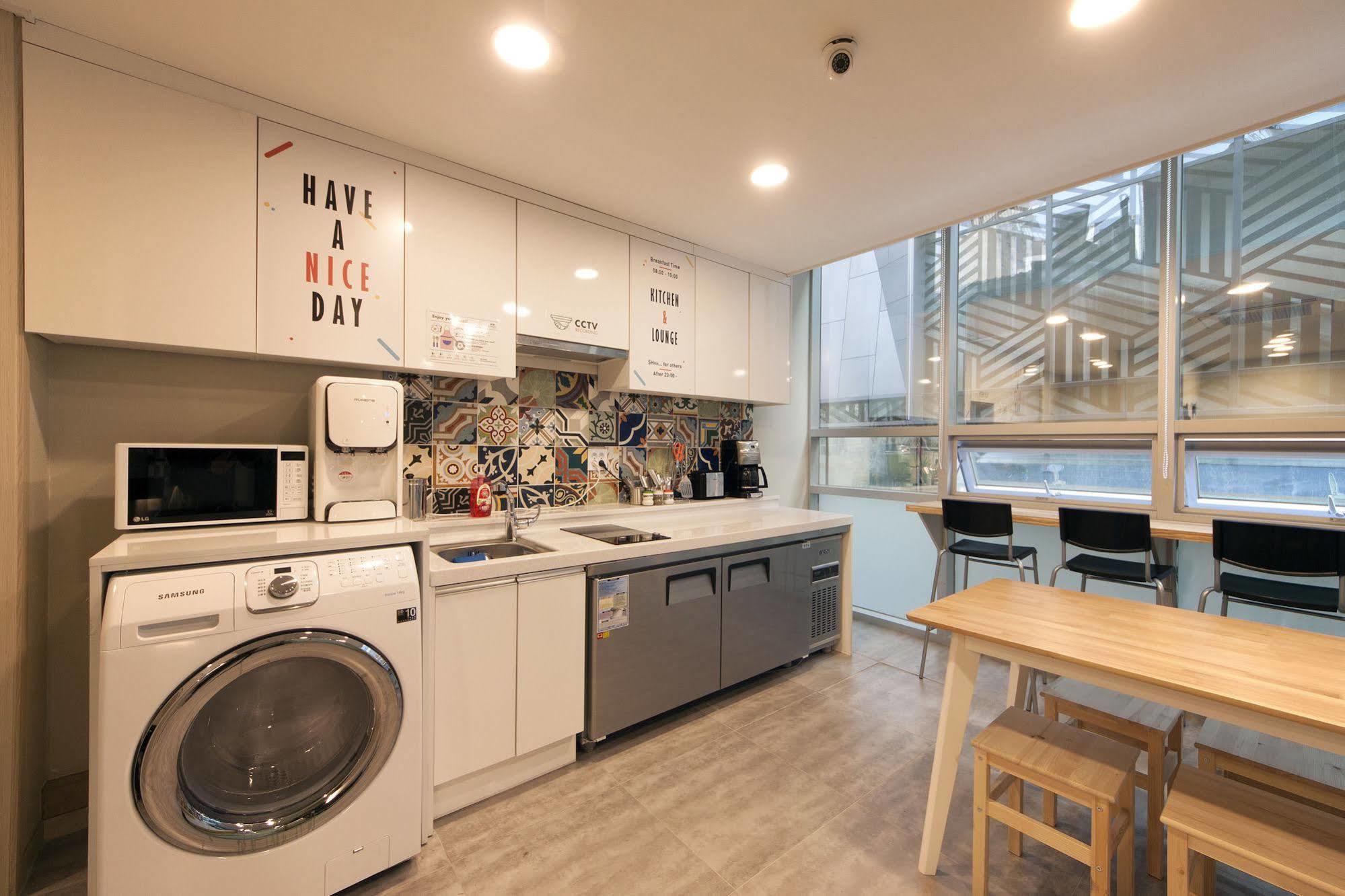 Oyo Hostel Myeongdong 1 Сеул Екстер'єр фото