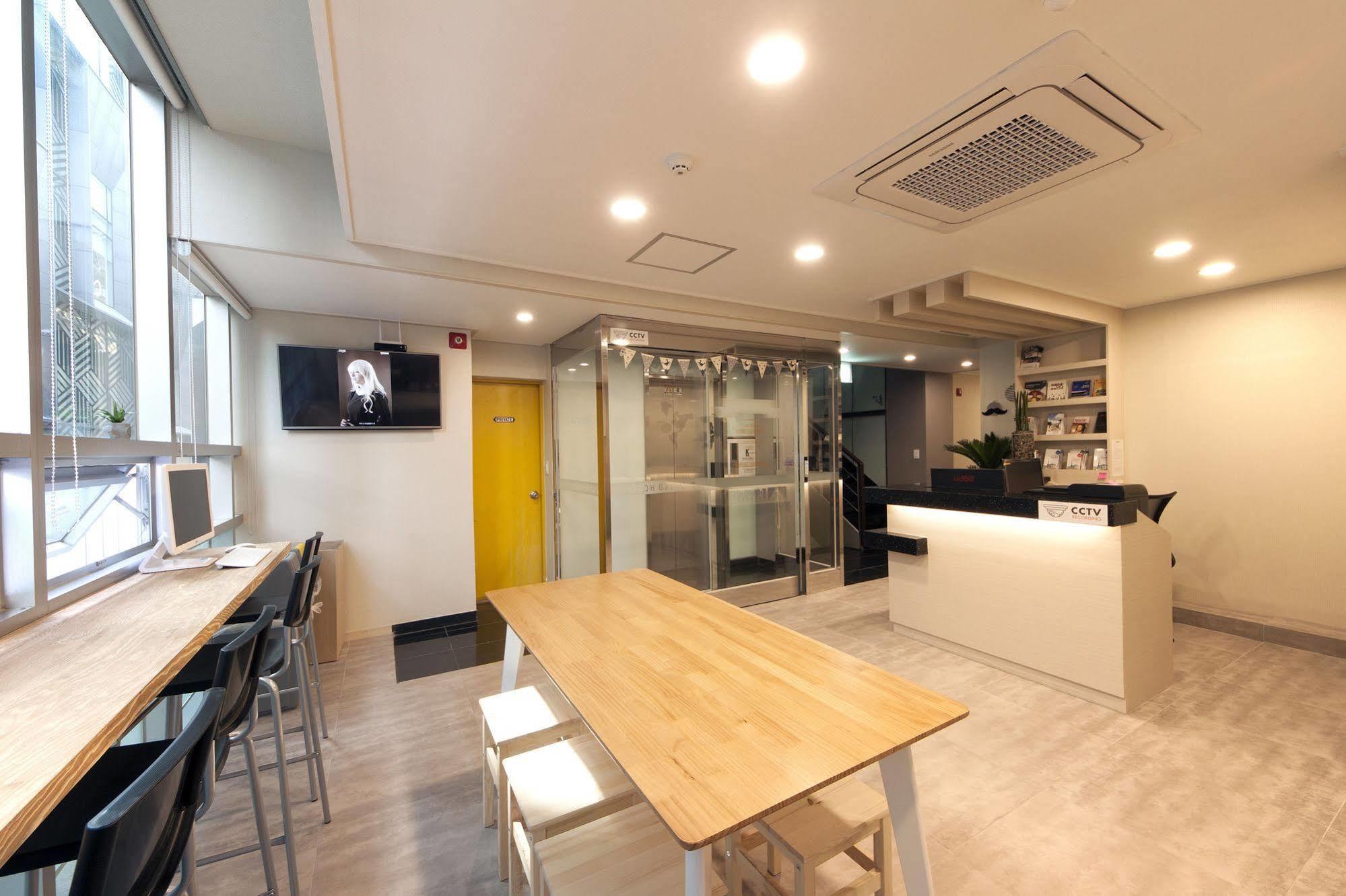 Oyo Hostel Myeongdong 1 Сеул Екстер'єр фото