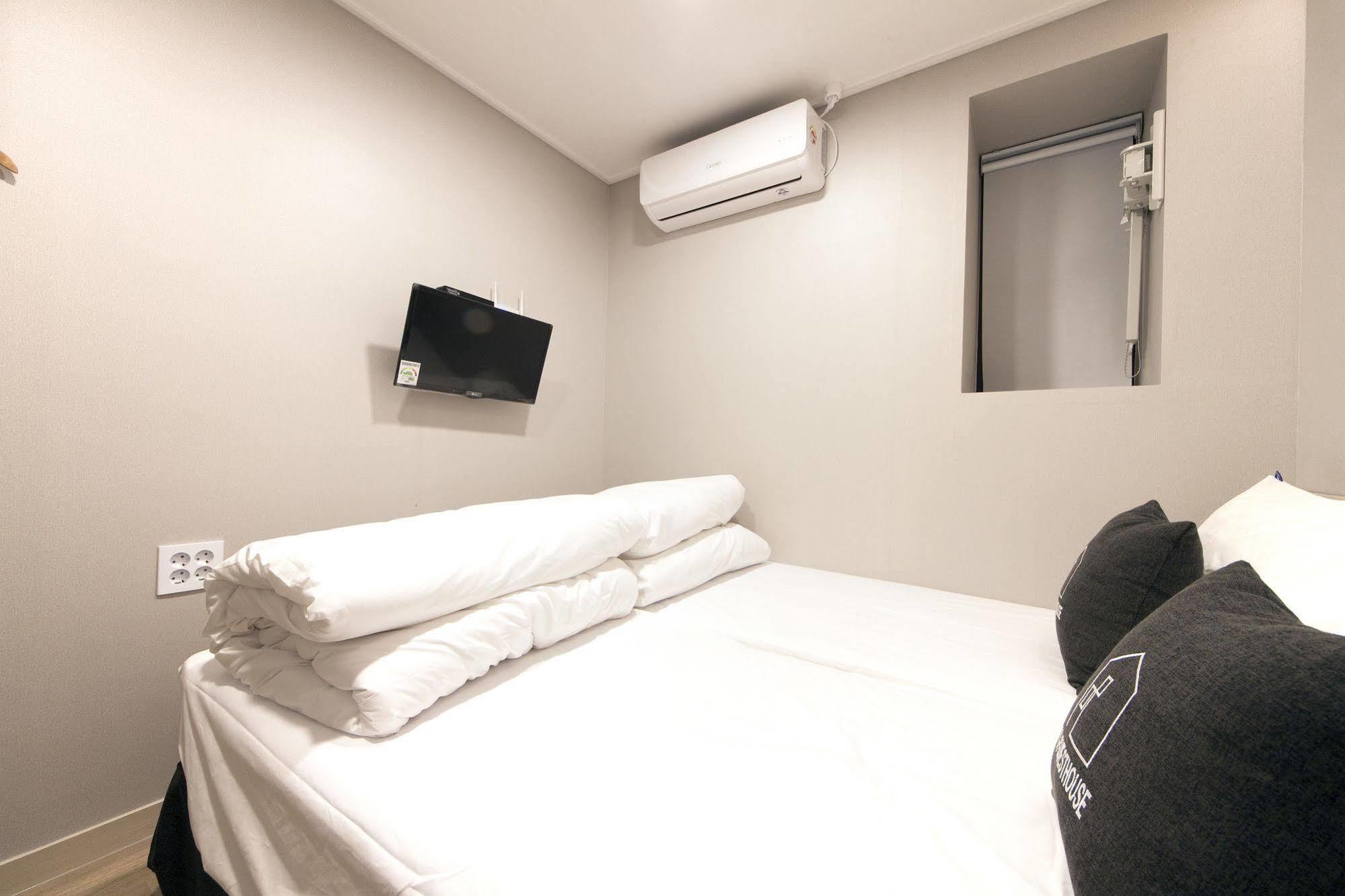 Oyo Hostel Myeongdong 1 Сеул Екстер'єр фото